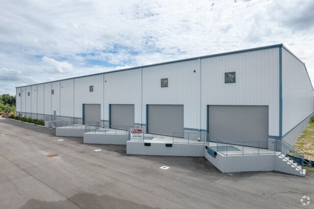 More Photos Of 3641 Ironbridge Blvd, Fort Myers Distribution For Lease