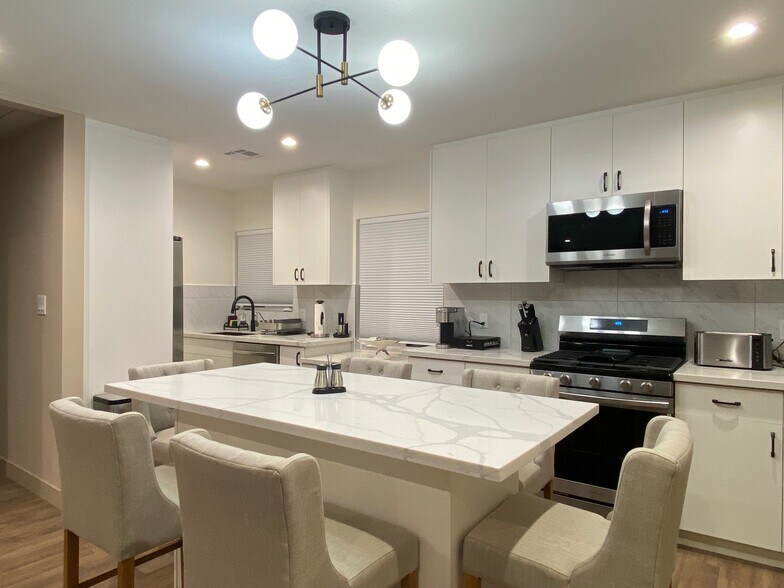 More Photos Of 405 W Broadway, Glendale Apartments For Sale
