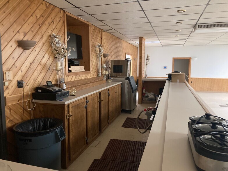 More Photos Of 220 Towner Ave, Larimore Flex For Sale