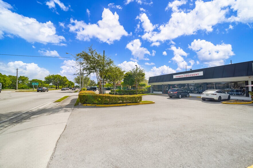 More Photos Of 12241-12275 S Dixie Hwy, Miami Freestanding For Lease