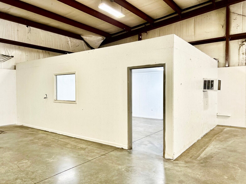 More Photos Of 1207 Butler St, Oxford Warehouse For Sale