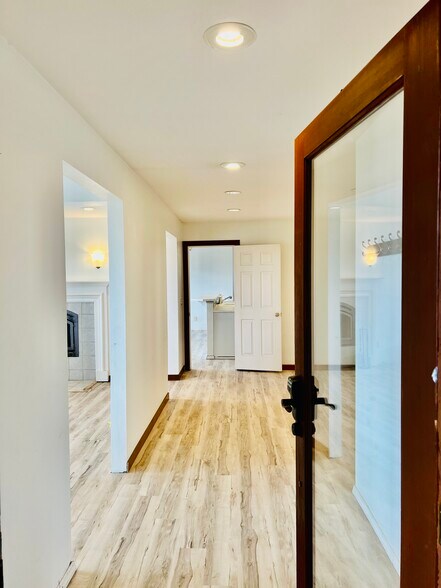 More Photos Of 808-810 6th St S, Kirkland Office Residential For Lease