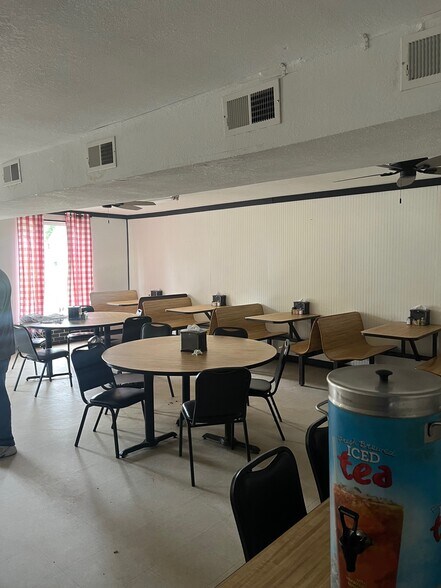 More Photos Of 302 W Broad St, Iva Restaurant For Lease