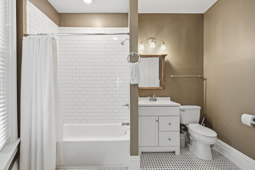 More Photos Of 18 W Franklin St, Richmond Apartments For Sale