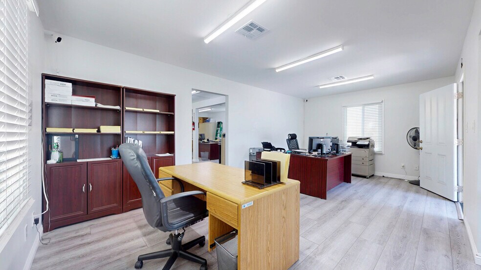 More Photos Of 6851 Foothill Blvd, Tujunga Office Residential For Sale
