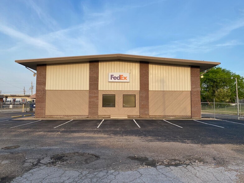 Primary Photo Of 1155 S Gloster St, Tupelo Flex For Sale