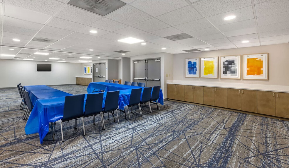 More Photos Of 13330 Cicero Ave, Crestwood Hotel For Sale