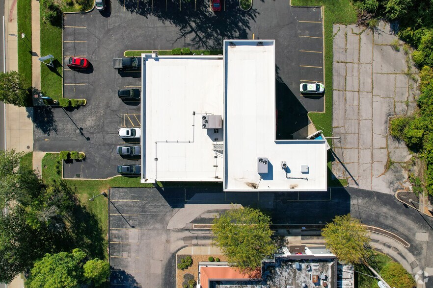 More Photos Of 9345 Olive Blvd, Saint Louis General Retail For Sale