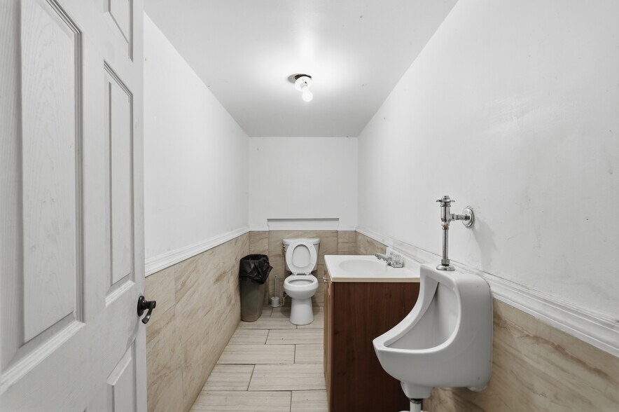 More Photos Of 1142-1148 Broadway, Camden Flex For Sale