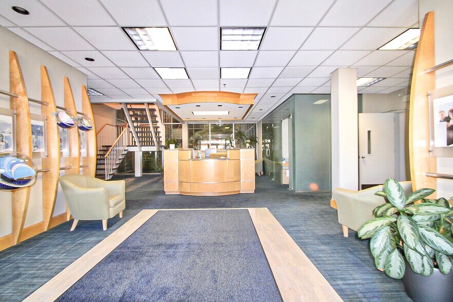 More Photos Of 2 Elm St, Windsor Locks Office For Lease