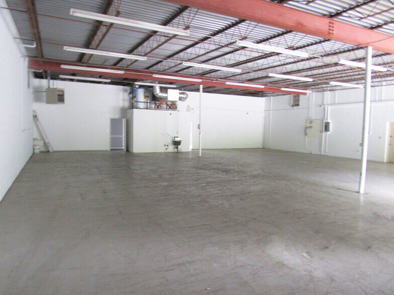 More Photos Of 2765 Magnolia St, Orangeburg Light Distribution For Sale