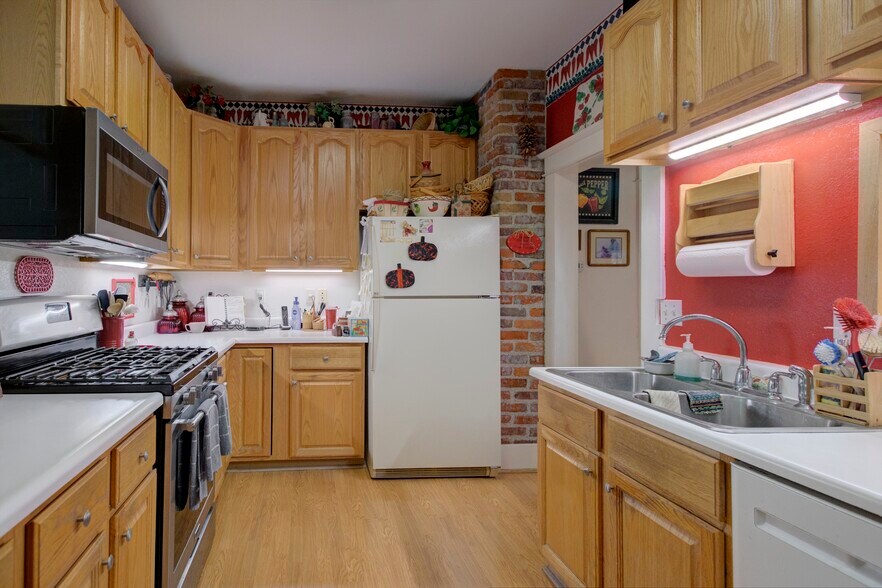 More Photos Of 1006 Court St, Imperial Hospitality For Sale