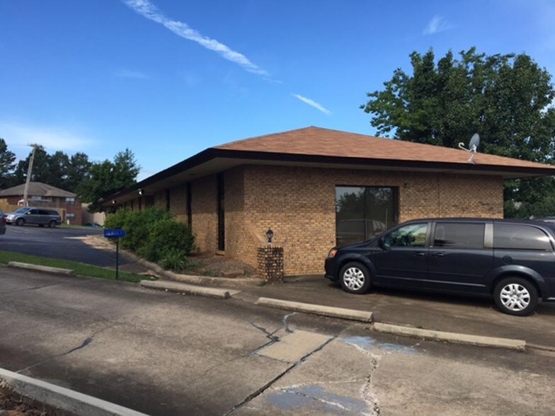 More Photos Of 302 Pointer Trl W, Van Buren Office For Sale