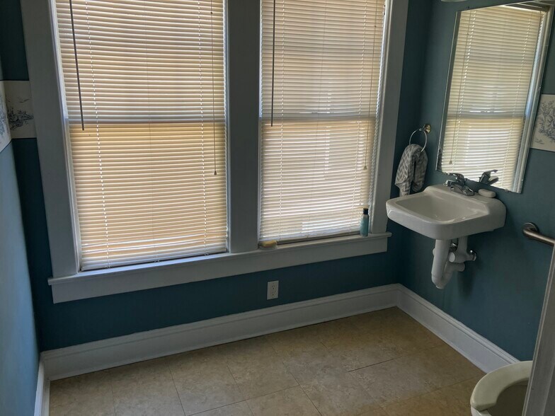 More Photos Of 415 W Warren St, Shelby Office Residential For Sale