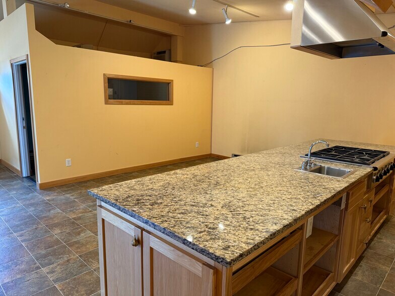 More Photos Of 6915 Evergreen Way, Everett Freestanding For Sale