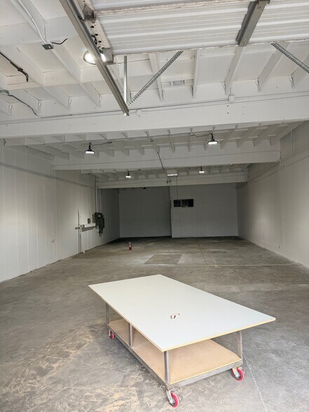 More Photos Of 2040 1st St, San Fernando Showroom For Lease