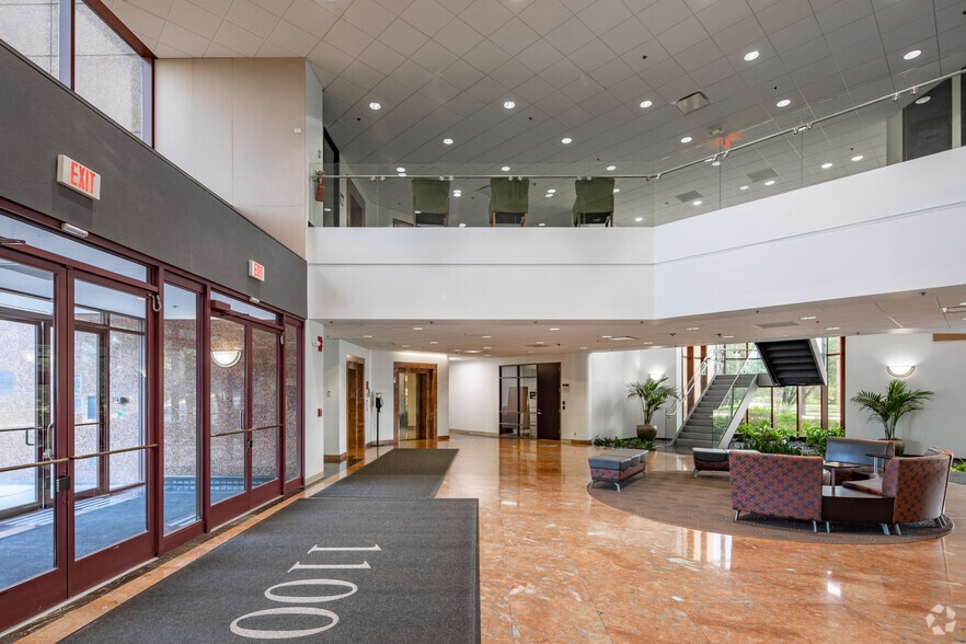 More Photos Of 1100 W Lake Cook Rd, Buffalo Grove Office For Sale