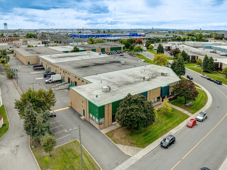 More Photos Of 340-380 Rue Isabey, Montréal Distribution For Lease