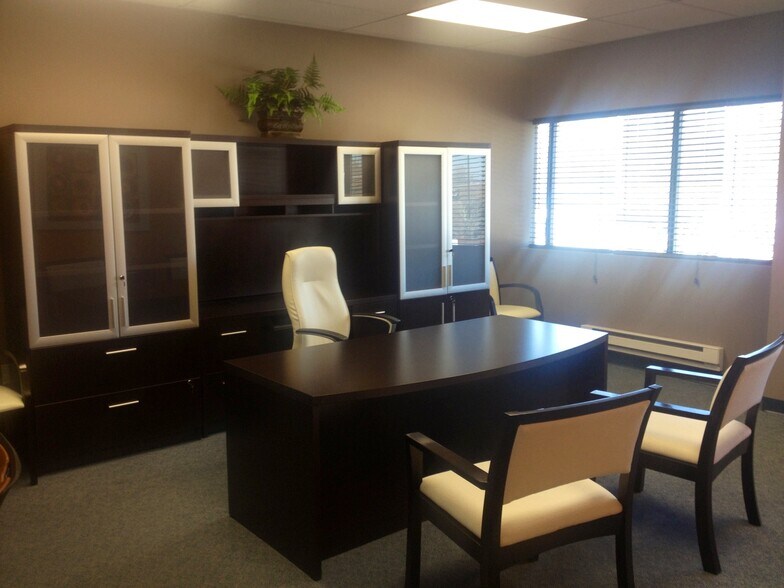 More Photos Of 8 N Corporate Dr, Riverdale Warehouse For Lease