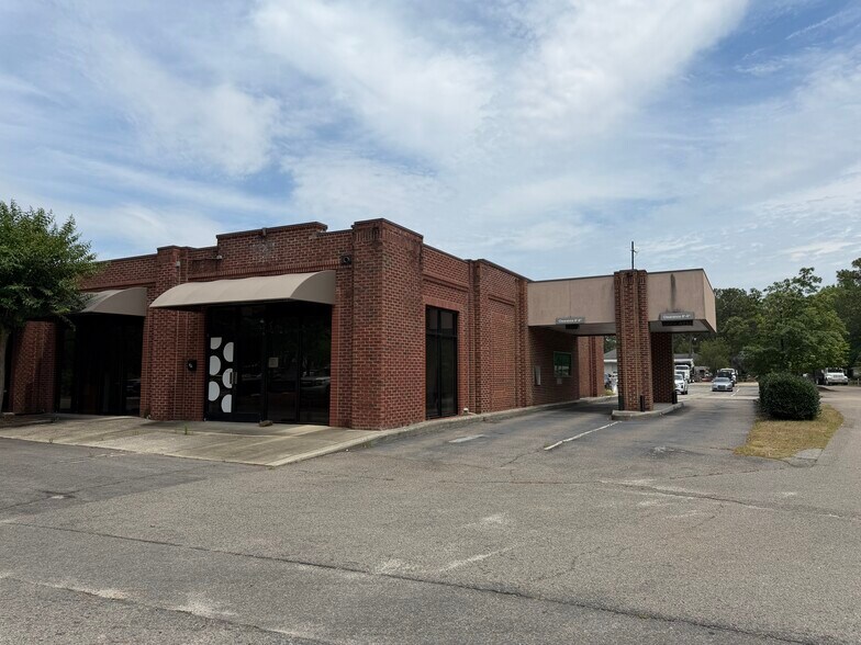 More Photos Of 15 Dawn Rd, Pinehurst Office For Lease