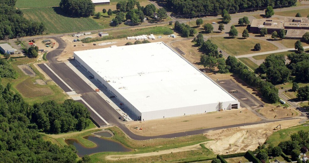 More Photos Of 113 N Maple St, Enfield Distribution For Lease