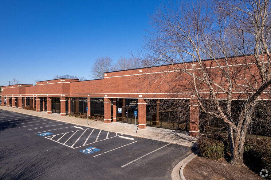 More Photos Of 605 Molly Ln, Woodstock Unknown For Lease