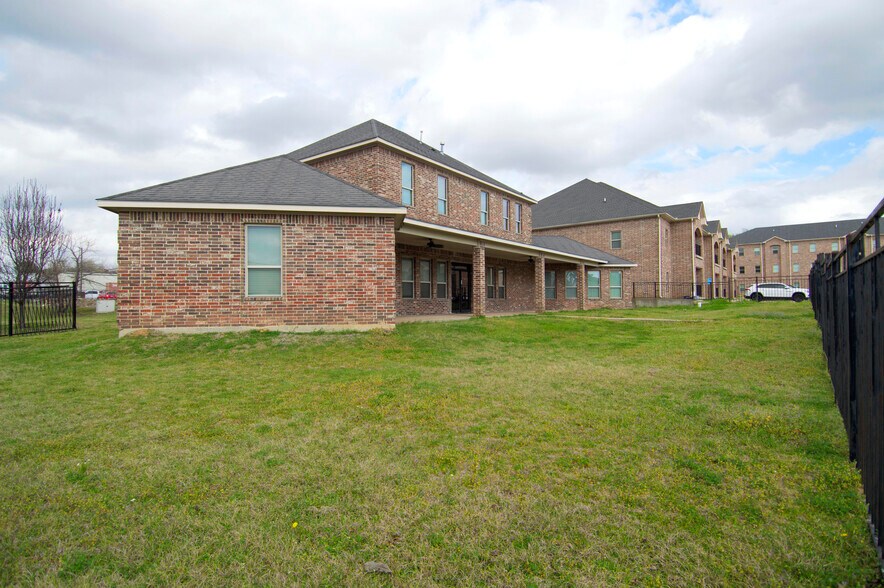More Photos Of 1150 Bromberg St, Mineola Office For Lease