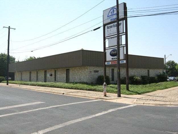 Primary Photo Of 5207 Airport Blvd, Austin Office For Sale