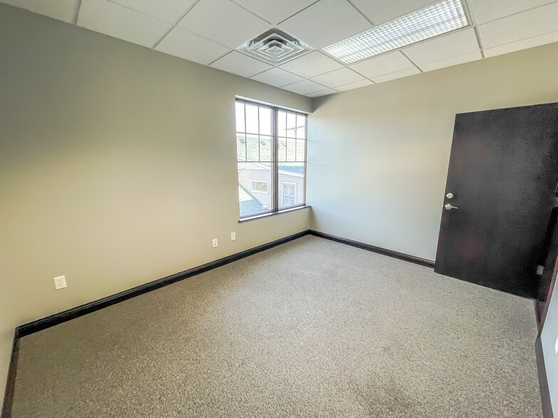 More Photos Of 123 N Main St, Crown Point Coworking Space