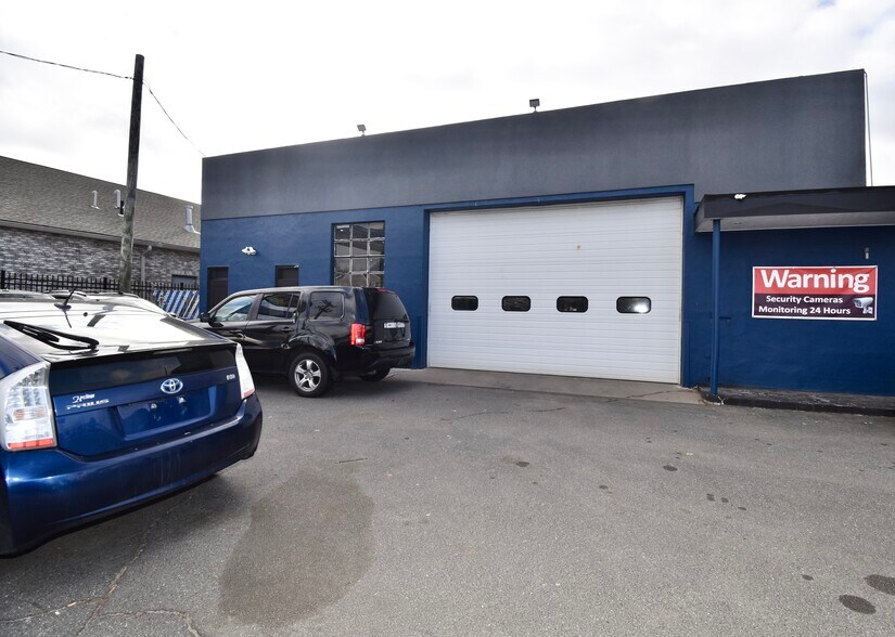 More Photos Of 927 Boston Rd, Springfield Auto Repair For Lease