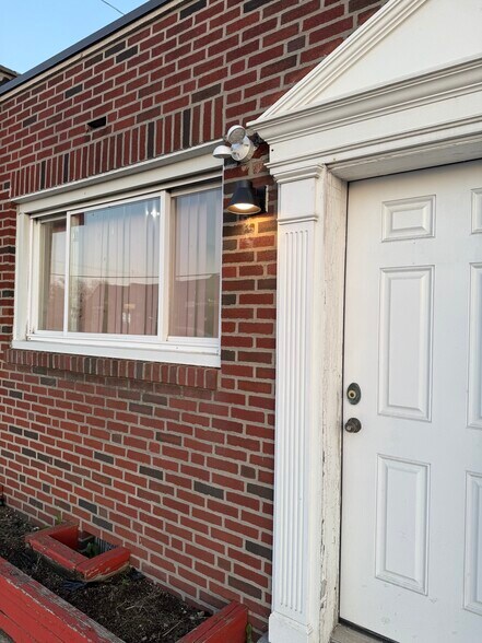 More Photos Of 2216 Macdade Blvd, Holmes Medical For Lease