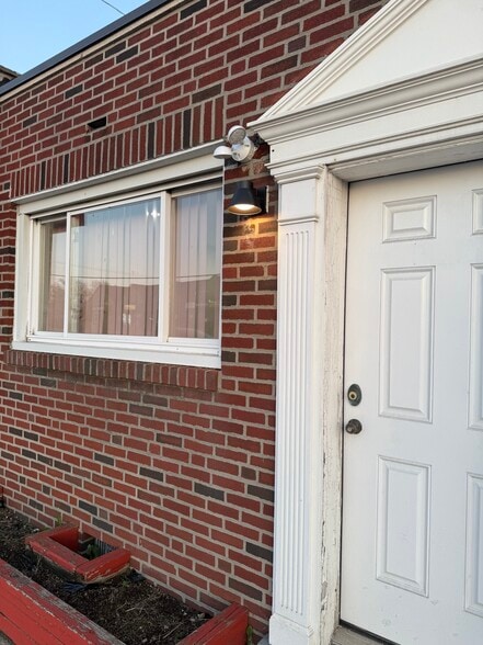 More Photos Of 2216 Macdade Blvd, Holmes Medical For Sale