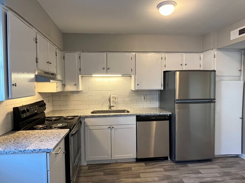 More Photos Of 1931 Mereview Ct, Charlotte Apartments For Sale