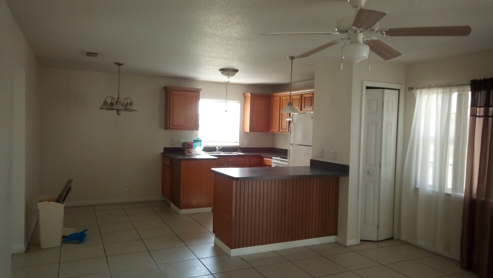More Photos Of 102 Lullwater St, Deltona Apartments For Sale