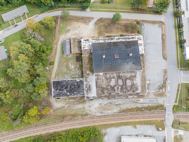 More Photos Of 701 Oriole Dr, Hendersonville Warehouse For Sale
