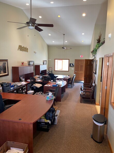 More Photos Of 302 Fox Glen Ct, Barrington Medical For Lease