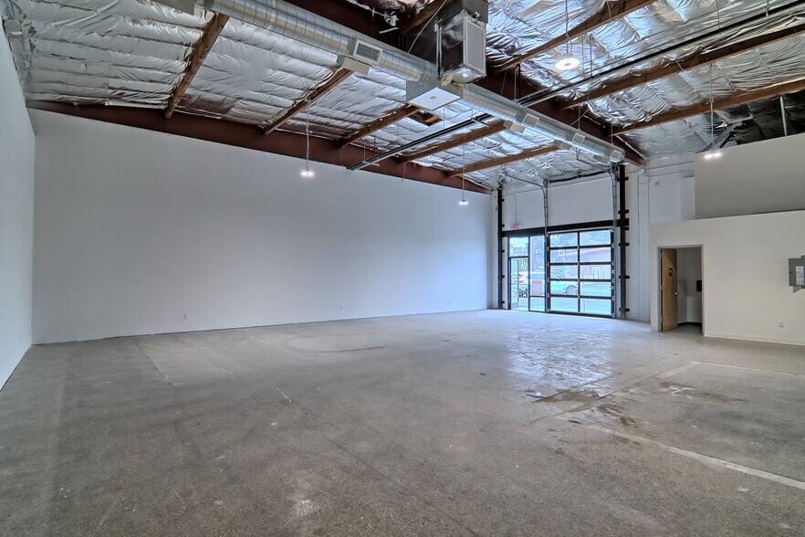 More Photos Of 3860 E Main St, Ventura Freestanding For Lease