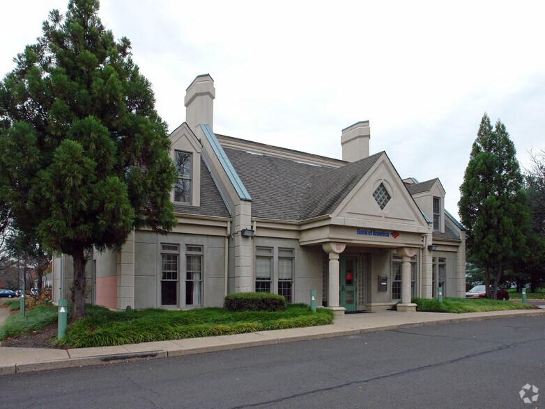 Primary Photo Of 195 Bristol Oxford Valley Rd, Langhorne Bank For Lease