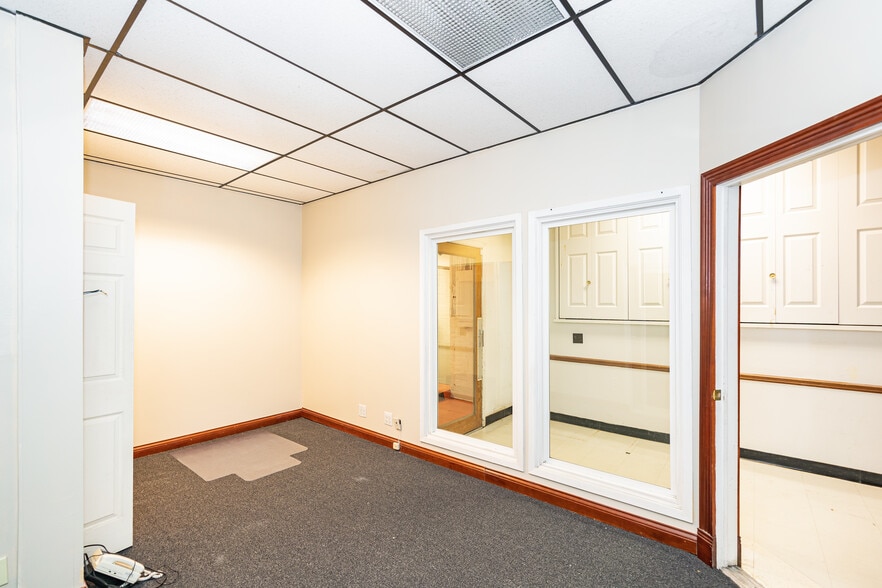 More Photos Of 4616 W Fullerton Ave, Chicago Light Manufacturing For Sale