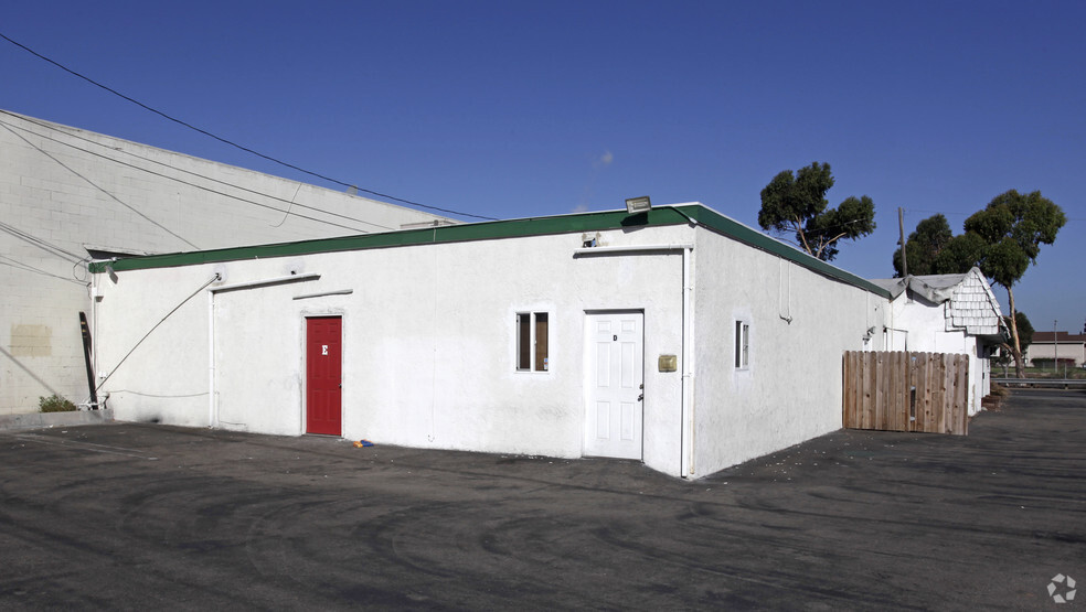 More Photos Of 2424 Newport Blvd, Costa Mesa Storefront Retail Residential For Lease