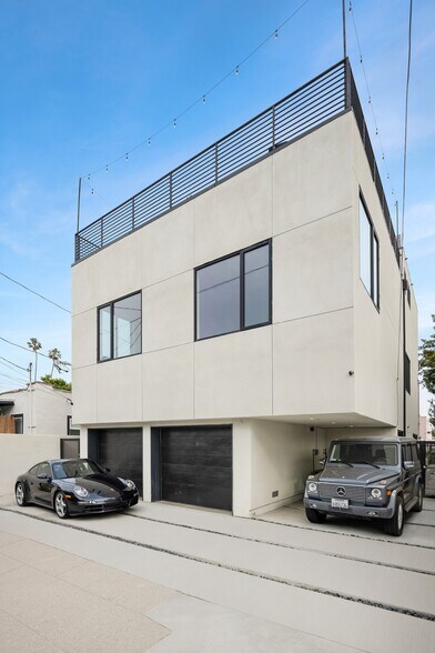 More Photos Of 609 Broadway St, Venice Apartments For Sale