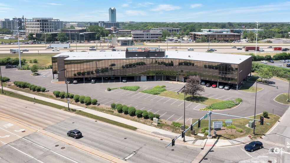 More Photos Of 800 Enterprise Dr, Oak Brook Office For Sale