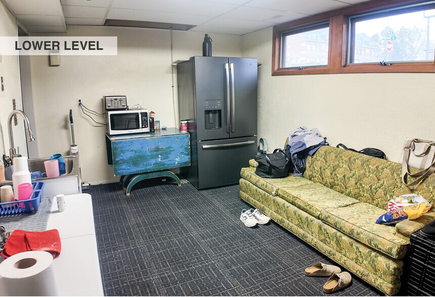 More Photos Of 1711 E 10th St, Sioux Falls Office For Sale