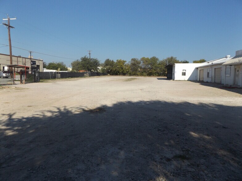More Photos Of 11523 Jones Maltsberger Rd, San Antonio Warehouse For Lease