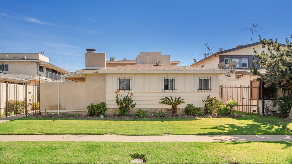 Primary Photo Of 10634 Crenshaw Blvd, Inglewood Multifamily For Sale
