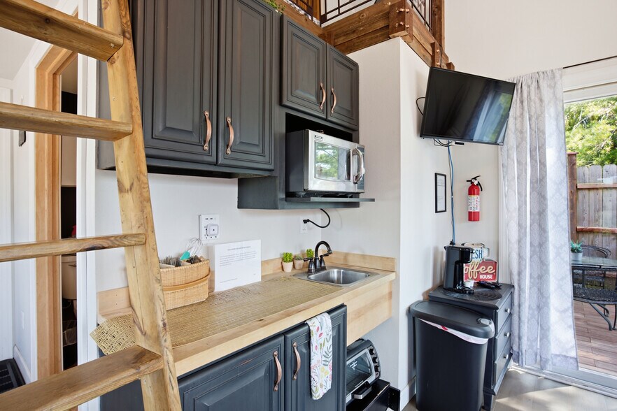 More Photos Of E13887 Highway DL, Merrimac Specialty For Sale