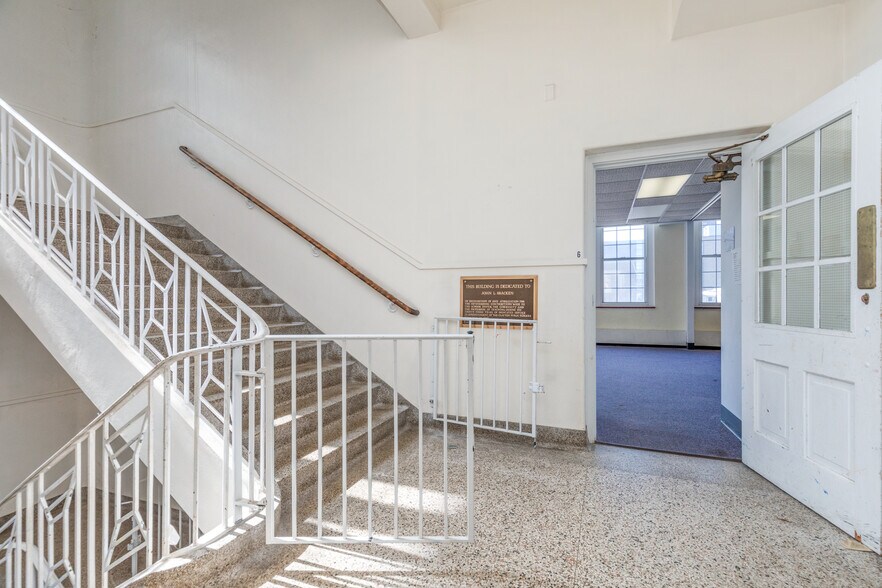 More Photos Of 7530 Maryland Ave, Clayton Office Residential For Sale