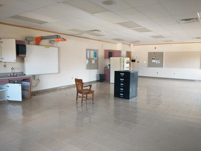 More Photos Of 1007 Cady St, Chapman Schools For Sale