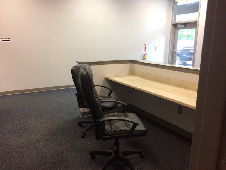 More Photos Of 289 N Plank Rd, Newburgh Office For Lease
