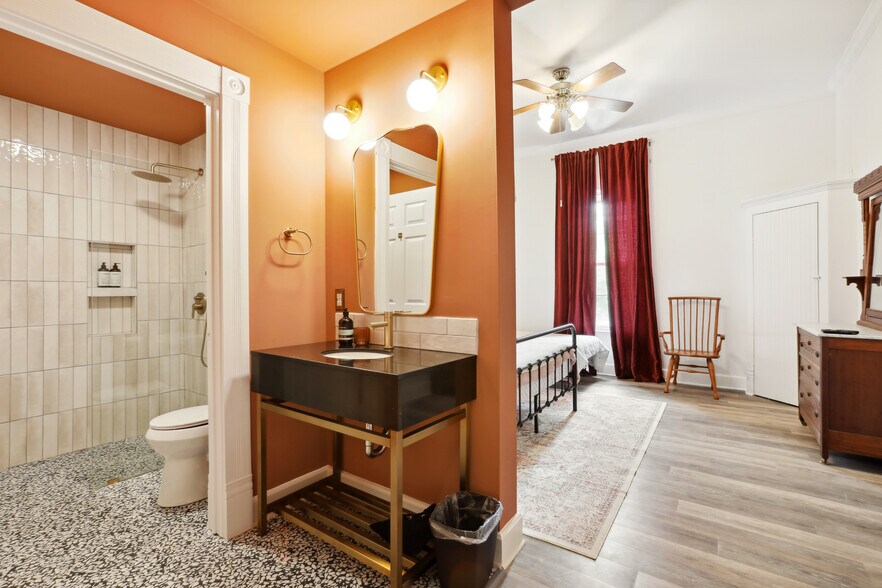 More Photos Of 4 Depot st, Elgin Hotel For Sale